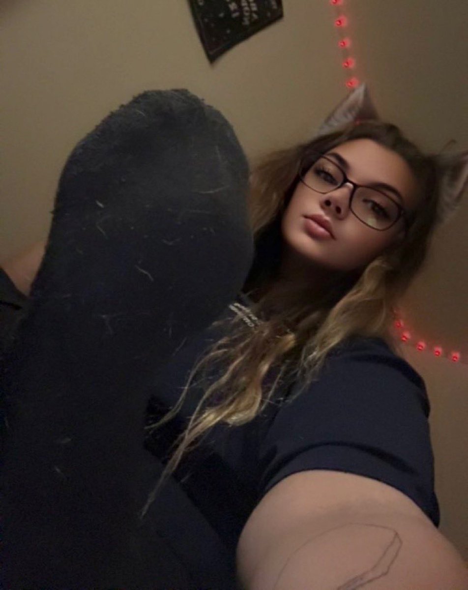 MissViperBiite's tweet photo. Come on sissy, it’s not like I would BITE, let’s book some fun whilst I’m in the U.S.🇺🇸
I might kidnap, humiliate and EMASCULATE, but I PROBABLY won’t BITE. 🥵😈
#findom #feet #sissy #losangeles #Iowa #ballbusting #castration #bescared #pain #CNC https://t.co/uO6V0yD5bF