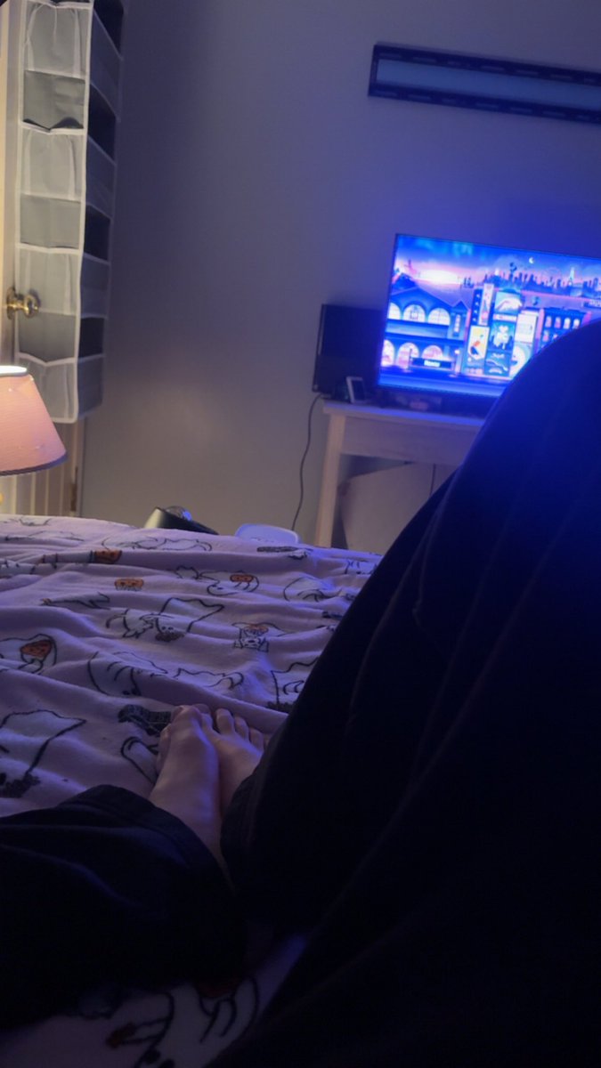 r58707's tweet photo. slight lil sum for the feet enjoyers 😉
#fyp #mlm #gay #twink #feet https://t.co/t5N7Bhq1KO