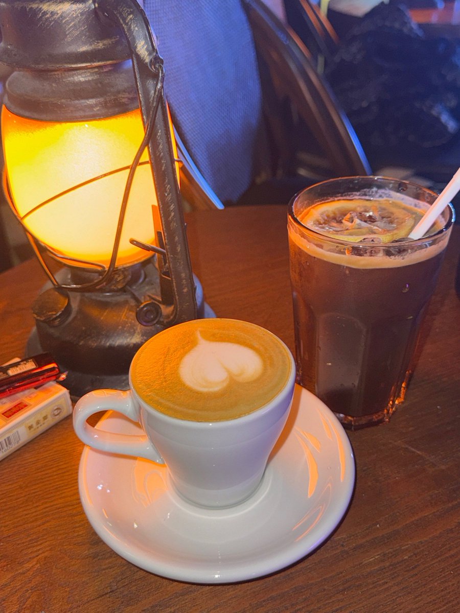 Kotekojisan's tweet photo. [今日はカフェで、コーヒーを飲みながら昔の写真を見返していた。懐かしい気持ちになって、心が温かくなる一日でした。] https://t.co/aftdJjveLl