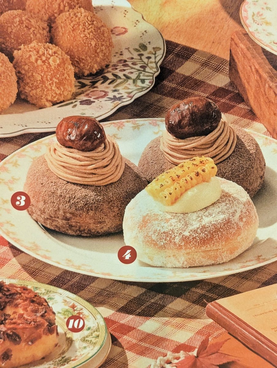 Dottovuu's tweet photo. Korea's tim hortons got limited edition chestnut cream and roasted corn cream doughnut @TimHortons what about us canadians back at home I thought we had something man https://t.co/sHhfMXGX98