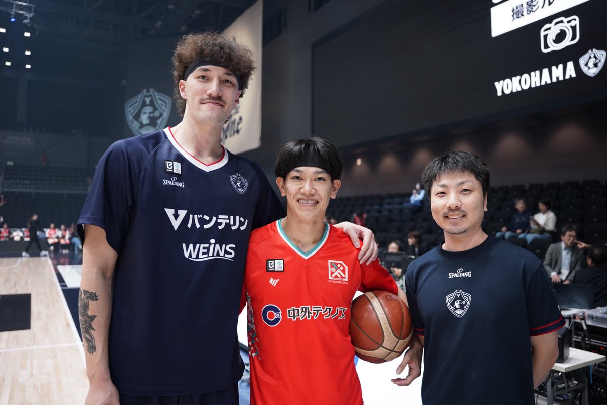 b_corsairs's tweet photo. 🌺チーム琉球🌺

#ビーコル #ウィタカケンタ #伊藤達哉 #岡本育 https://t.co/qk49zJwV9P