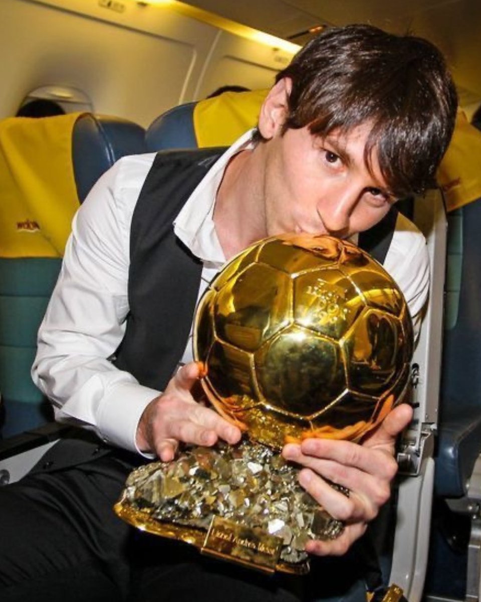 WinnaFC's tweet photo. 🚨 DID YOU KNOW: Lionel Messi is the only player in history to win four consecutive Ballon d’Or awards, achieving the feat before turning 26. 🐐🏆 https://t.co/E9DrGR5WWA