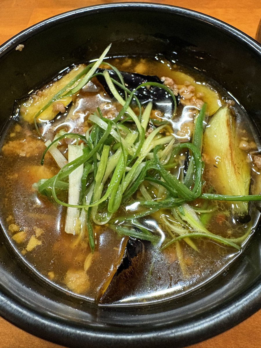 ramentetsushi's tweet photo. お世話になりますラーメン哲史です。本日「和牛フランケンと舞茸の醤油ラーメン」（専用ゴボウ麺）「肉麻婆つけ麺」（揚げナストッピング可）「マテ貝塩つけ麺」「シマチョウ中華そば」あります。11月4日（水）は平野区やんちゃさんに出勤してます。よろしくお願いします。 https://t.co/rk4o3QA5b1