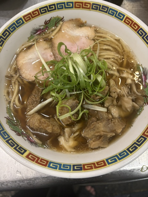 ramentetsushi's tweet photo. お世話になりますラーメン哲史です。本日「和牛フランケンと舞茸の醤油ラーメン」（専用ゴボウ麺）「肉麻婆つけ麺」（揚げナストッピング可）「マテ貝塩つけ麺」「シマチョウ中華そば」あります。11月4日（水）は平野区やんちゃさんに出勤してます。よろしくお願いします。 https://t.co/rk4o3QA5b1