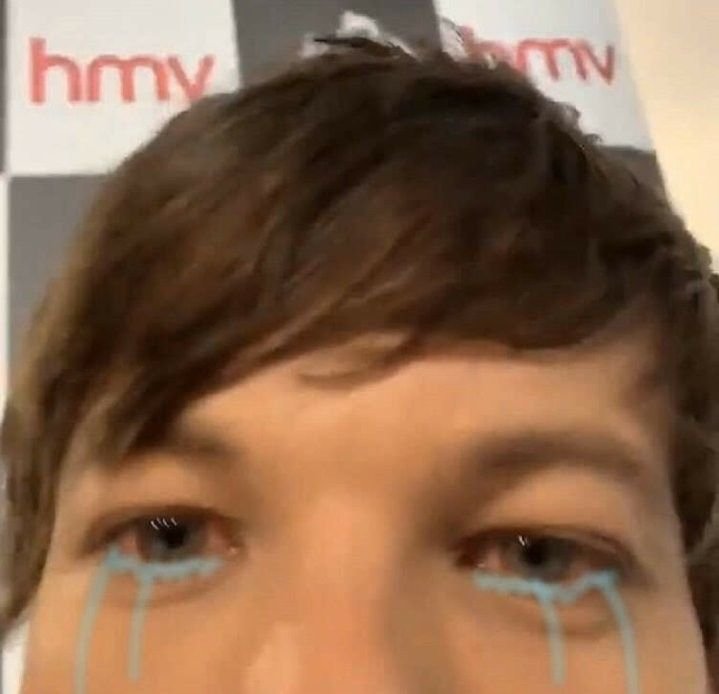 Anilover7u's tweet photo. Será que Louis vuelve a cantar defenceless cuándo venga ? https://t.co/iHzsLuVNzG