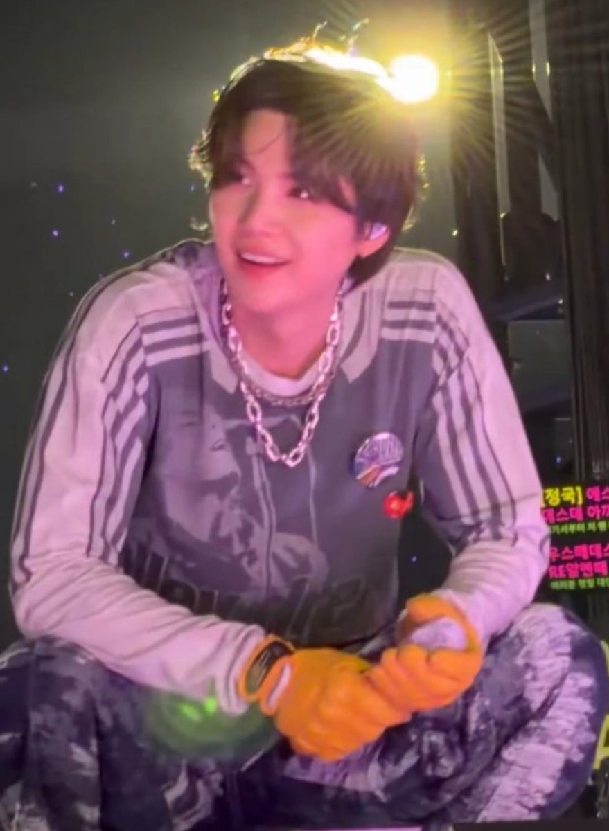 sakinayoongi's tweet photo. Yoongi's two moods:

hehe                                                  not hehe https://t.co/AtRNfOvWNY