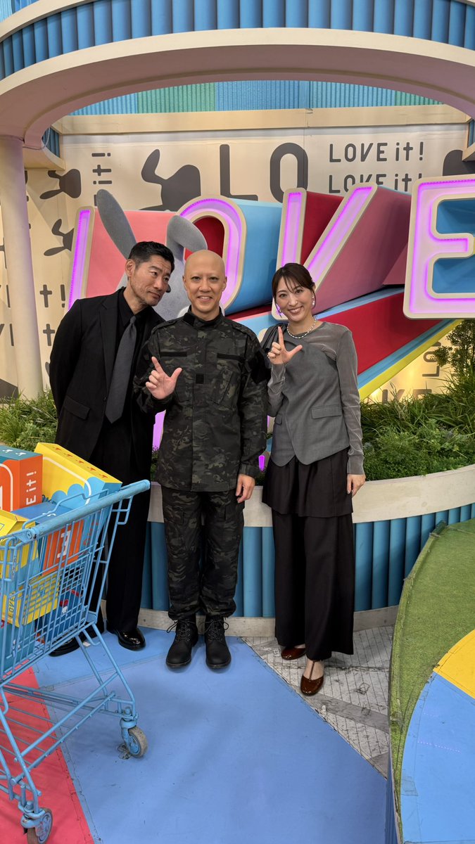 rinrin_actr's tweet photo. 今日はラヴィットにバッチリ潜入してきたぜ
心配かけたが，もう大丈夫だから，安心しやがれ

そして貴様らオレ様と別班どものこういうエモい写真好物なんだろ？
終わったあと楽屋でまったりCoCo壱のトムヤムクンスープカレーと揚げパンを食べるとこまであげてやるから、存分に堪能しやがれ https://t.co/L0mQsoAlBI