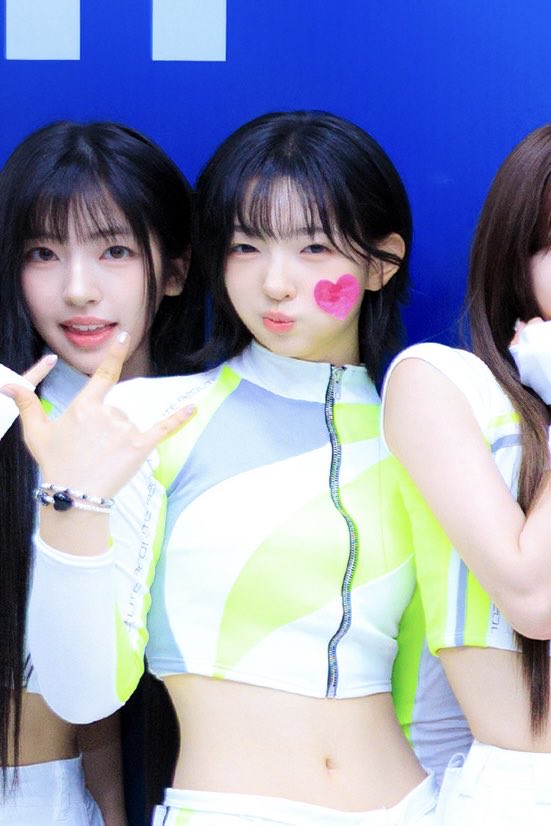 A2O_Y's tweet photo. 컨페티 확대해볼사람ㅋㅋㅋㅋㅋㅋㅋㅋㅋㅋ
입쯀자국 나있어 ㅈㄴ모에;; https://t.co/K5ChuGAR3G