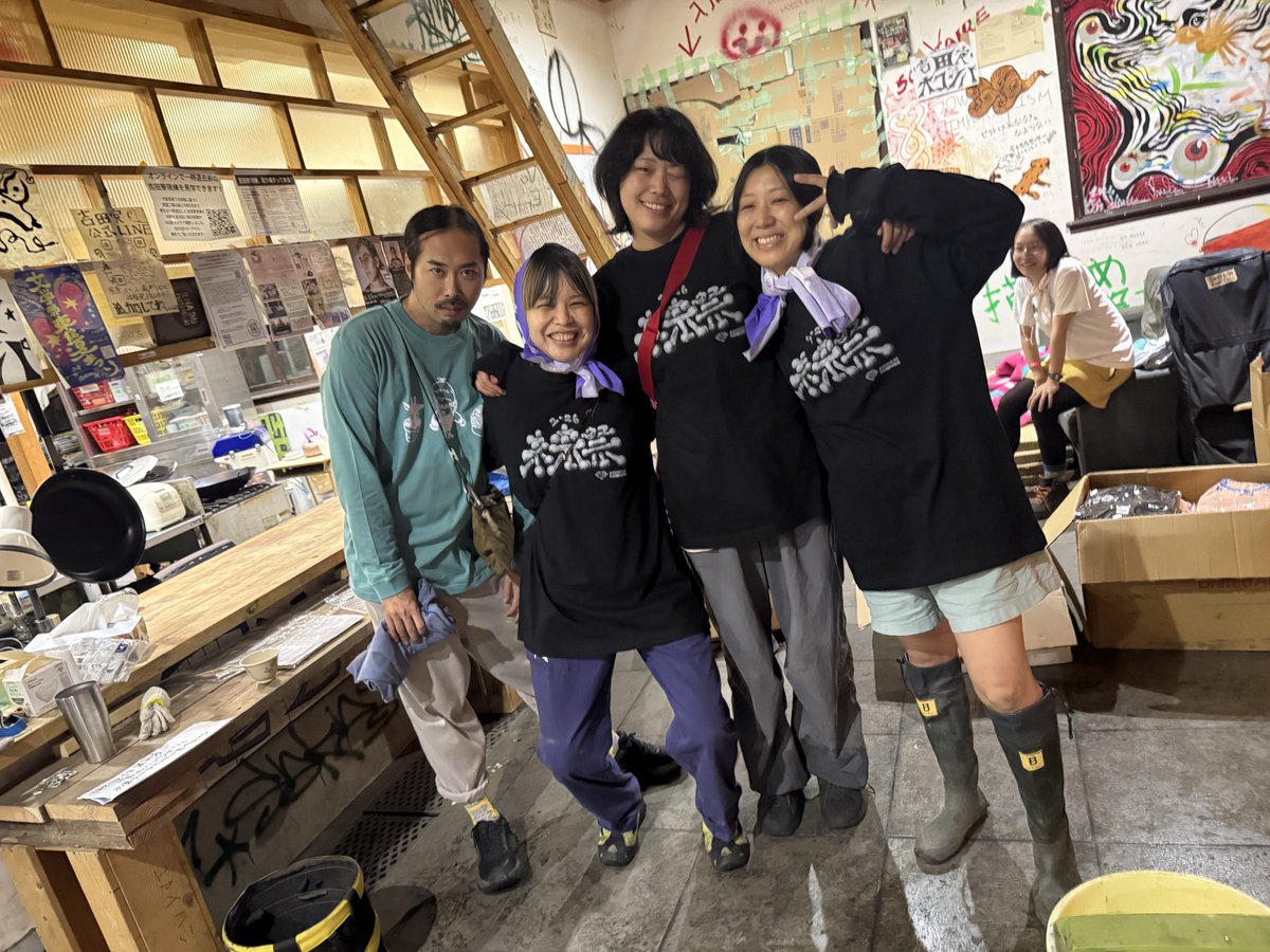 meshinocami's tweet photo. 吉田寮食堂で未来祭物販売ってます！！ https://t.co/YFZQAd6xiv