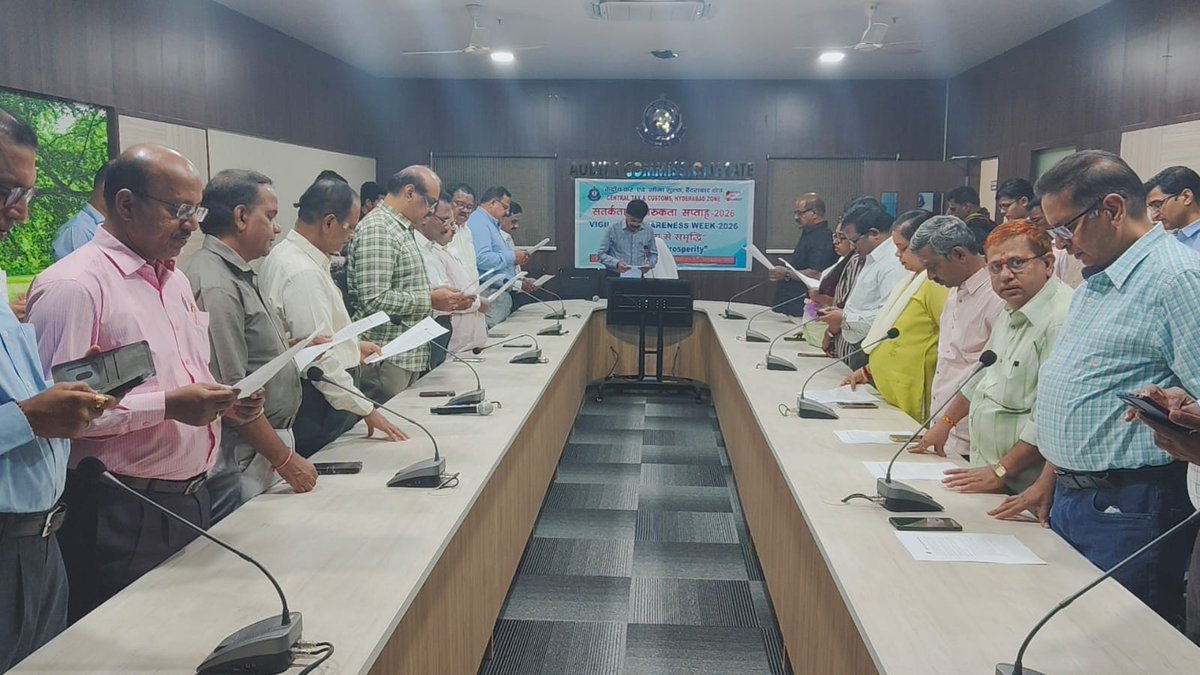 cgsthydaudit1's tweet photo. Shri S. Kesava Narayana Reddy, Commissioner, Hyderabad Audit-I Commissionerate, administered the Integrity Pledge to officers and staff on the occasion of #VigilanceAwarenessWeek2026 , being observed from 26th October 2026 to 1st November 2026.

 #ProbityForProsperity https://t.co/z7tzS8aQCP