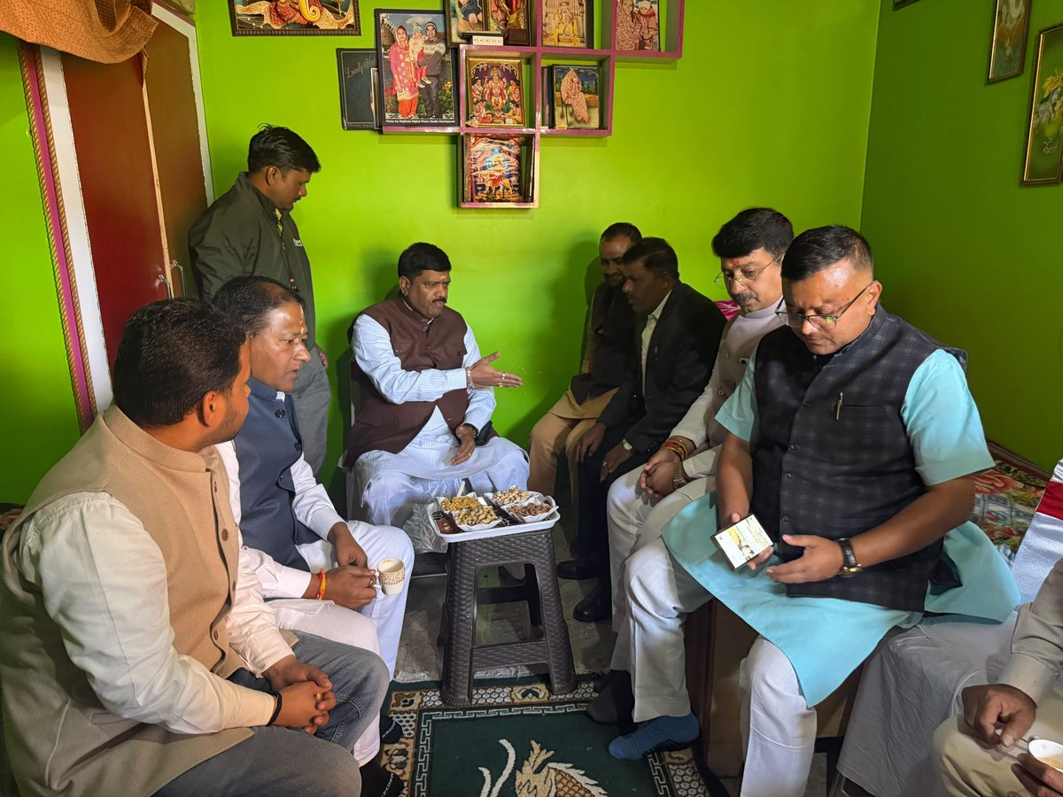 MenonArvindBJP's tweet photo. आज उत्तराखंड के चंपावत जिले में भाजपा के कर्मठ कार्यकर्ताओं से मुलाकात की। https://t.co/zebLnaF4mY
