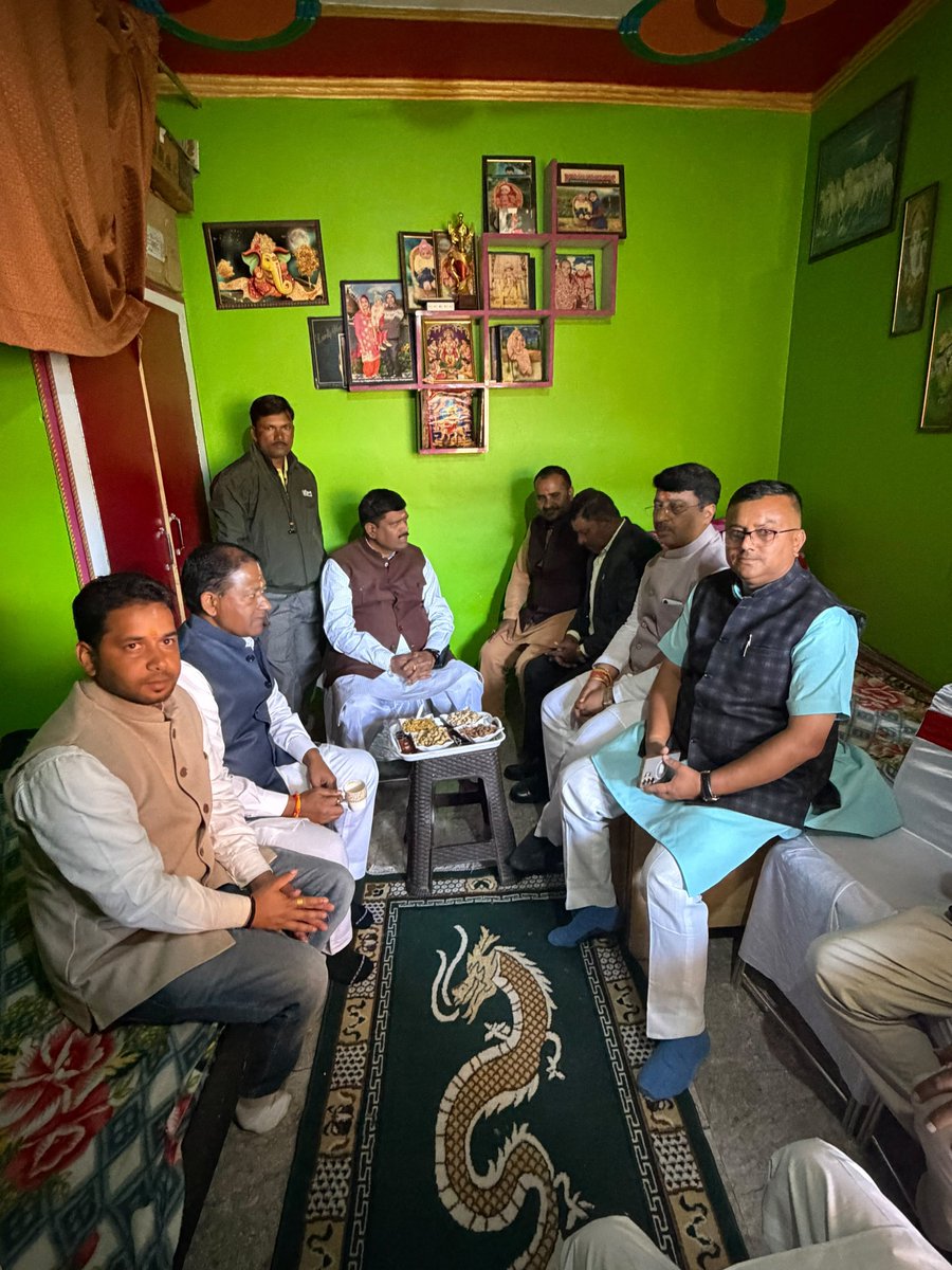 MenonArvindBJP's tweet photo. आज उत्तराखंड के चंपावत जिले में भाजपा के कर्मठ कार्यकर्ताओं से मुलाकात की। https://t.co/zebLnaF4mY