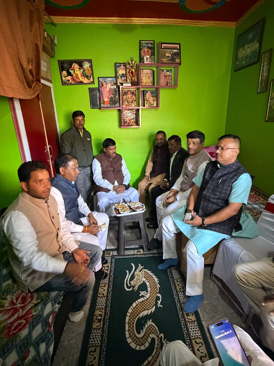 MenonArvindBJP's tweet photo. आज उत्तराखंड के चंपावत जिले में भाजपा के कर्मठ कार्यकर्ताओं से मुलाकात की। https://t.co/zebLnaF4mY