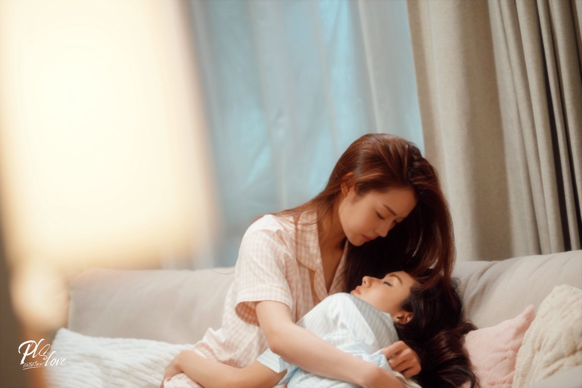 LenaMiu_CH3's tweet photo. #MemoryOfPlsLove EP2

กลิ่นก็งั้นๆ ทำไมแพงจังว่ะ ... So Overpriced 

#PlsLoveรักได้ไหม ตอนจบศุกร์นี้ 20:30 น.
ดูทีวีกด 33 ดูออนไลน์ที่ 3Plus
ย้อนหลัง 22.00น. | 3Plus Premium,  iQIYI 
#LenaMiu #ลีน่าหมิว https://t.co/sV2WcDOaZh