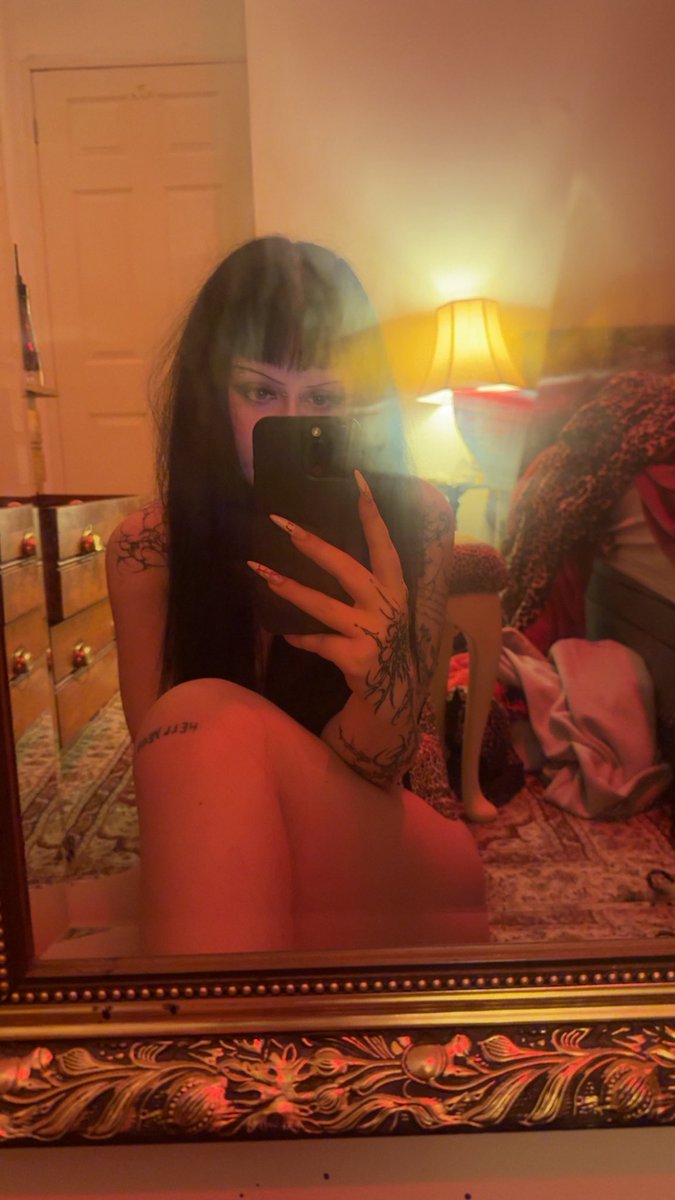 Cry4Dolly's tweet photo. big boobs dolly
#findomme #findom #gothdomme #emo #emoboobs https://t.co/6yLutGhRH4