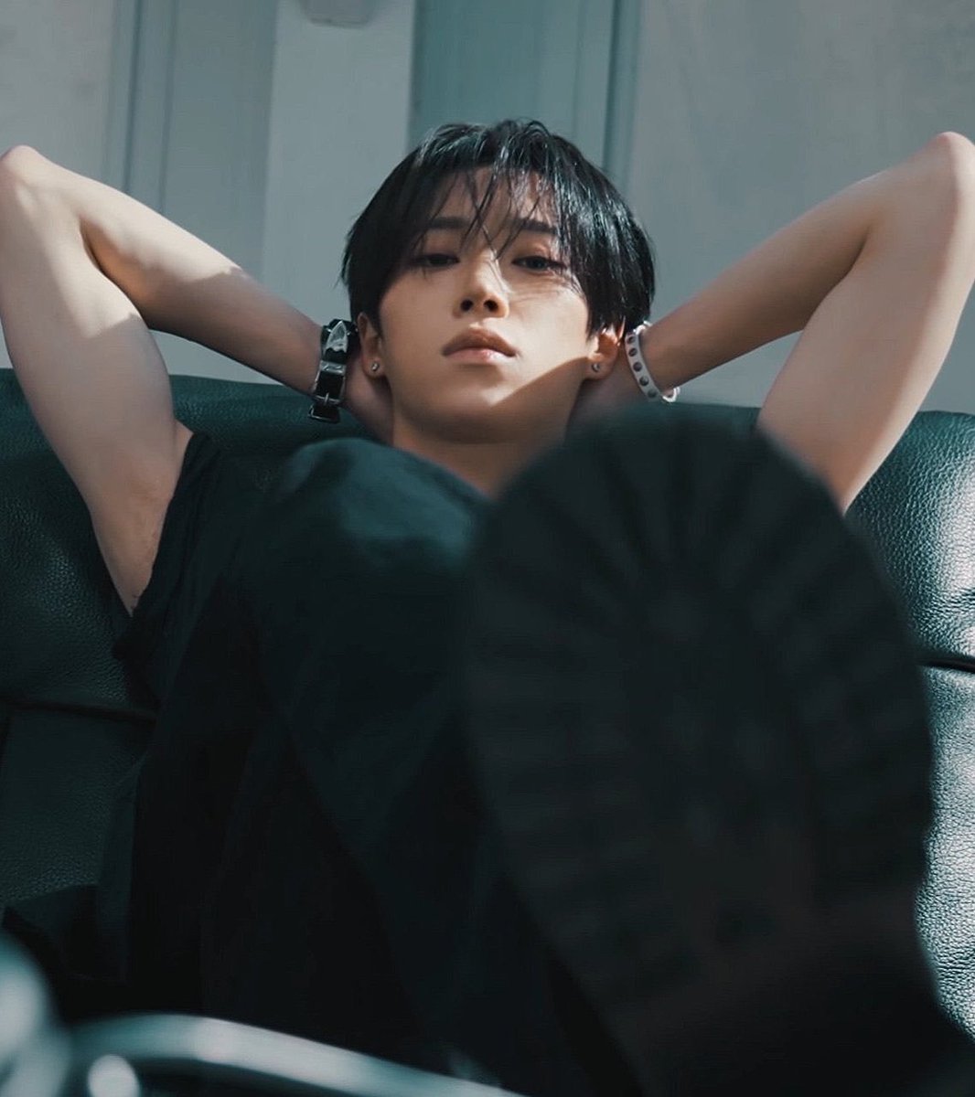 arno_crazy_77's tweet photo. What are these freak angles 😭 the cameraman knows what they r dng shooting from these angles they know we are freaks 😎 I'm satisfied I felt like wanting to somehow hot freak alarm 🤣
#아르노 #ARNO https://t.co/uRF794Dhk2