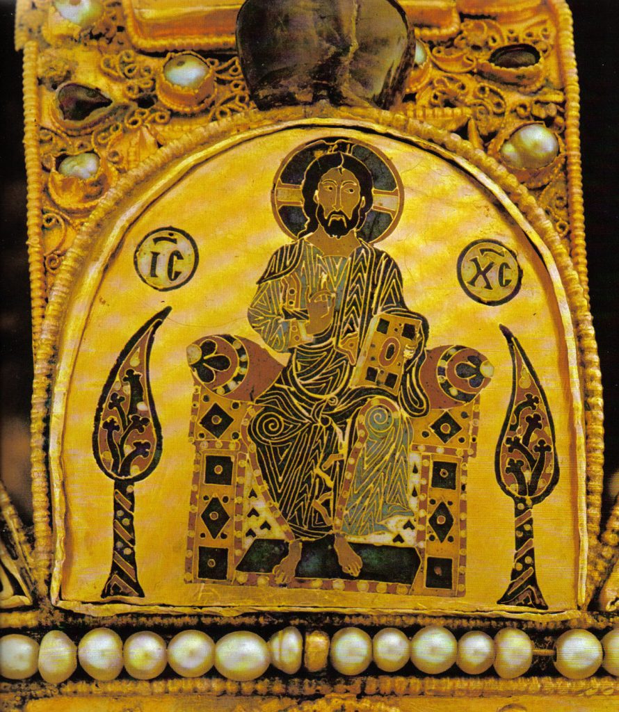Grando166's tweet photo. @SolaPatriot Did you know that within Christianity, there was only one kingdom on non-Jewish foundations, rituals and symbolism? The Hungarian Kingdom. https://t.co/67WrNqjjtS