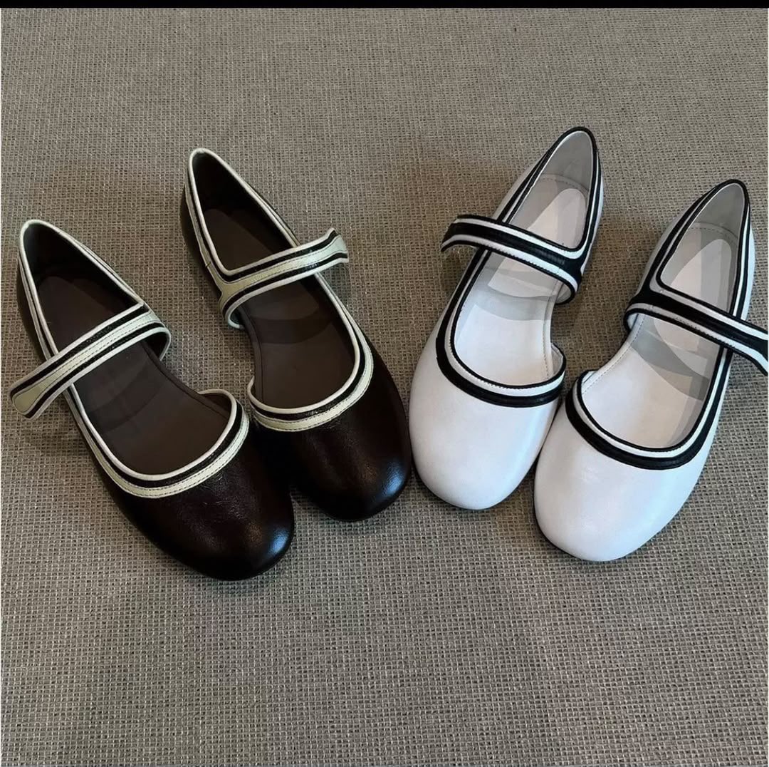 everythingtoke1's tweet photo. Who else loves a simple but classy shoe? 🤍🖤

These beauties will go with so many outfits! 🥹💕 Which colour are you picking — Black or White? 👀😍

🏷️ Price:32,000 https://t.co/19SXHyKz6S