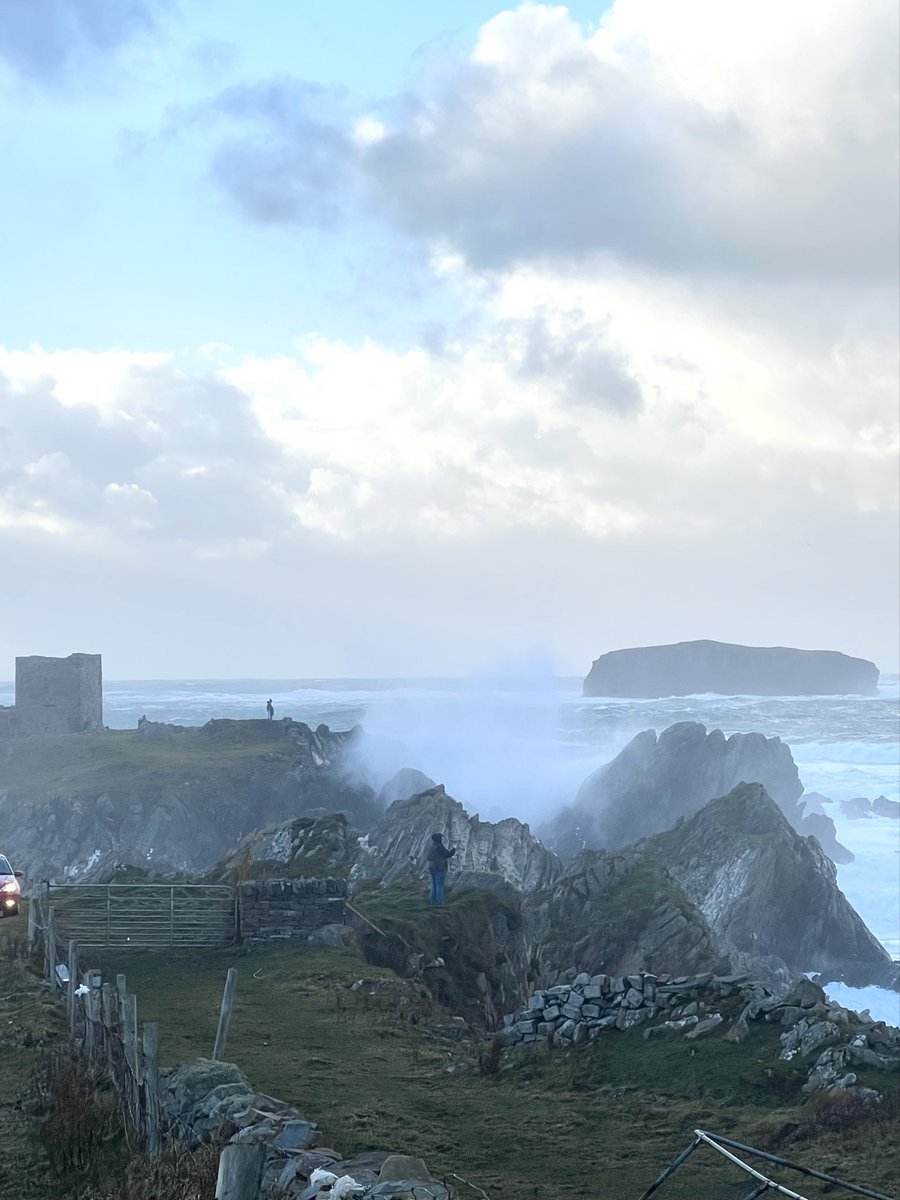 FortCottage's tweet photo. Storm chasers. The Castles. Isle of Doagh. Inishowen Co Donegal 
#StormBoelo https://t.co/UTl7VZGSJA