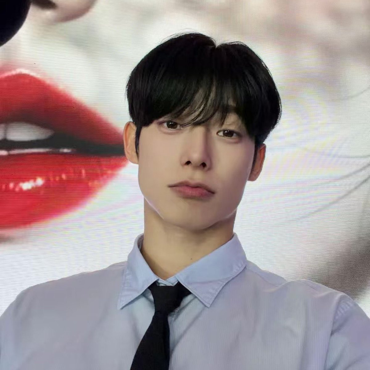 huggeun's tweet photo. 근데 나도 이날 착장 ㅈㄴ좋아함
비록.... 읍읍읍읍읍 https://t.co/C9OMm8lsEs