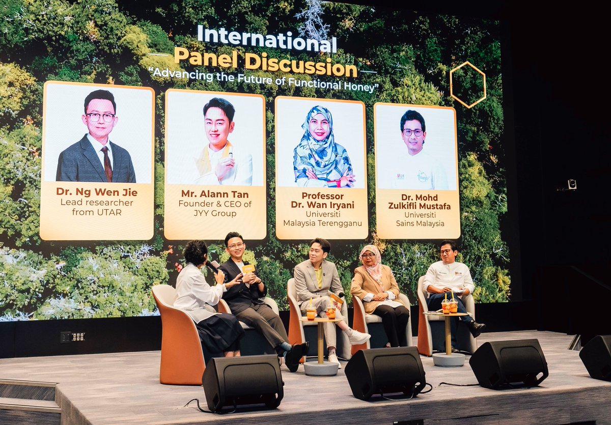 UTARnet's tweet photo. Trigona honey, a whole lot of potential!

Read the full story here:
https://t.co/JDOKelA4O1

#UTAR #JYNNS #StinglessBeeHoney https://t.co/iOAGPRiyoR