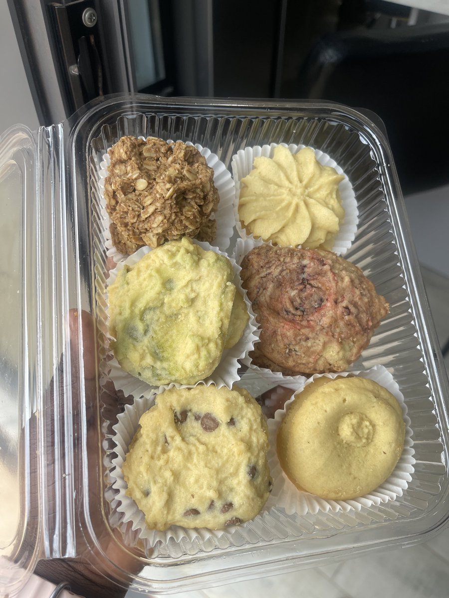 Cakes_by_Sixpee's tweet photo. For the fastest fingers 
5 slots only 
Pizza
Chocolate croissant 
Pineapple and ginger Fresh juice 
Watermelon and beetroot fresh juice 
Strawberry/banana fresh yogurt 
flavored Greek yogurt 
12pcs variety cookie pack
Ghc199 https://t.co/Hz077IpuLk