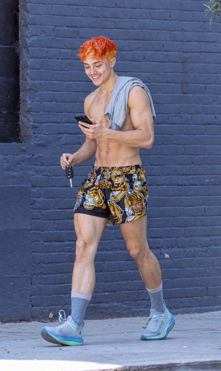 Mosesedosa01's tweet photo. Knox Jolie Pitt out and about, no shirt needed... https://t.co/D3KTQJvL6g