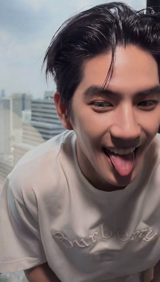 sayme0wsea's tweet photo. เป็นคนสวยที่มองมุมไหนก็สวย แต่แอบดื้อนิดหน่อย😼 https://t.co/TaXQrZmKOr