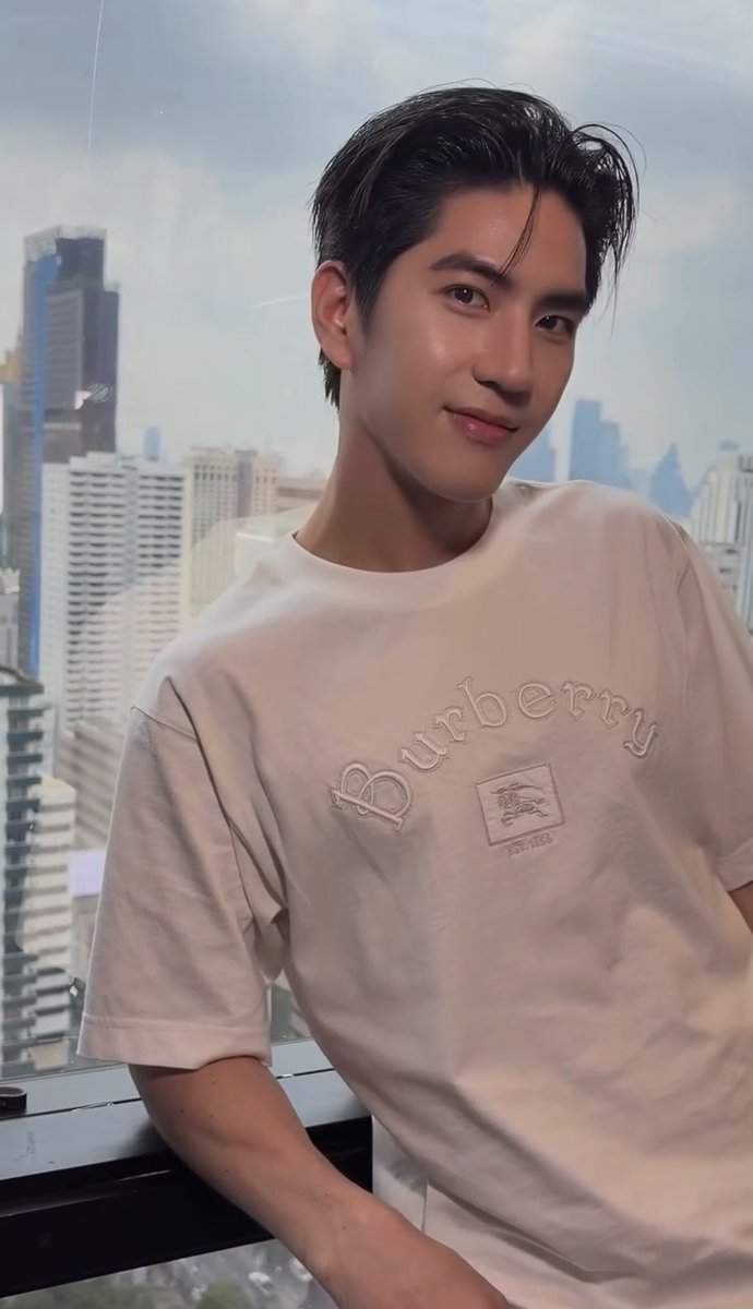 sayme0wsea's tweet photo. เป็นคนสวยที่มองมุมไหนก็สวย แต่แอบดื้อนิดหน่อย😼 https://t.co/TaXQrZmKOr