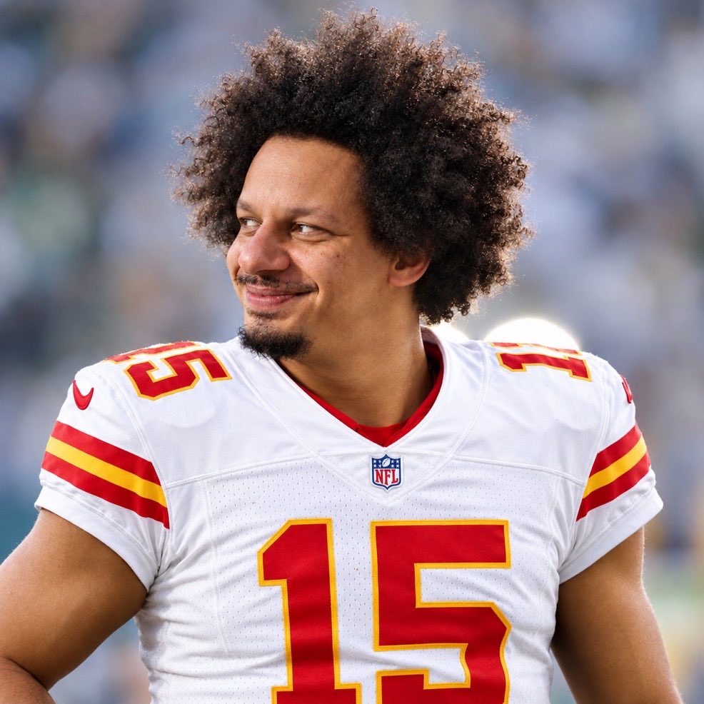 PorkPlethora's tweet photo. @AdamSchefter Patrick Mahomes when Kenneth Walker isn’t gashing the defense for 10 yards a carry every handoff https://t.co/XJA2m1h9wU