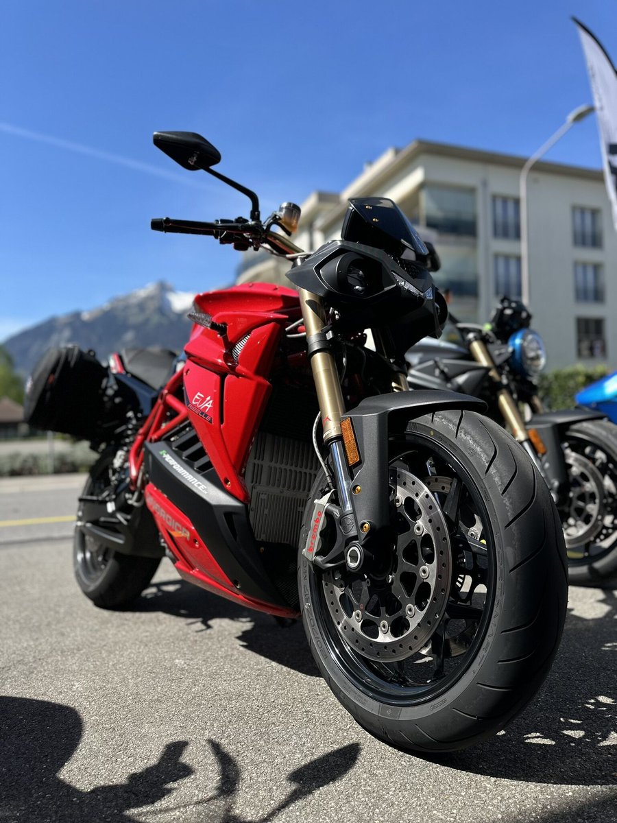 EperformanceAg's tweet photo. Entspannt bleiben mit Energica! 🏍️🔧 
Bei E-PERFORMANCE in Stansstad nehmen wir dir die Sorge um Wartung und Reparatur deines Energica Elektromotorrads! 
#Energica #Elektromobilität #Wartung #EPerformance #Stansstad #Nachhaltigkeit #Innovation #E_MOTORRAD #e_töff #Schweiz #fürdic https://t.co/27aTbeWEL8