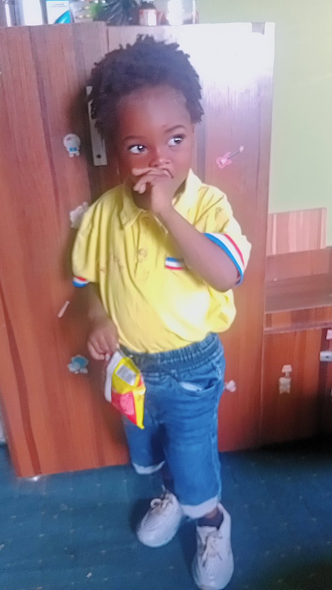 Opemart_venture's tweet photo. What are you using to bribe your kids to take clear pics 😩😩😩

I suffer before taking these two https://t.co/A3jX3ssLdQ
