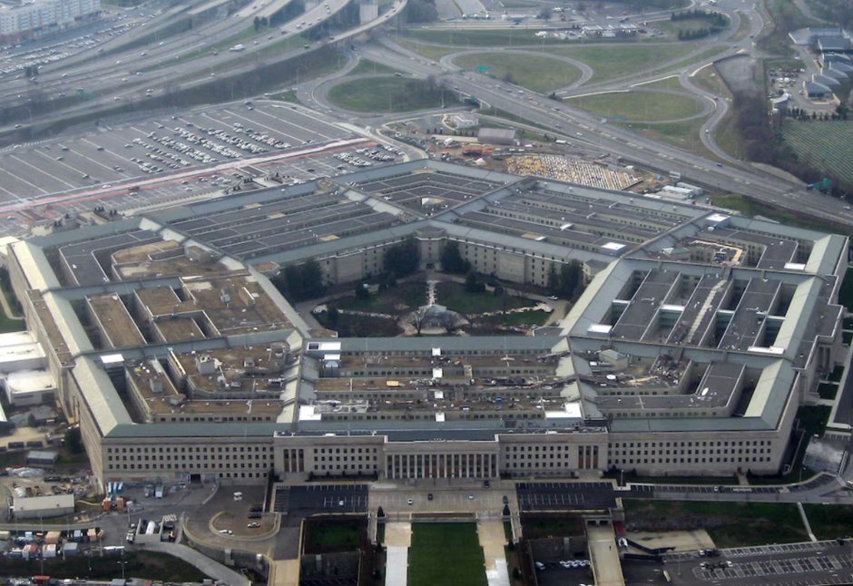 DefenseMirror's tweet photo. Pentagon Prepares U.S. Military Bases to Operate Independently for 90 Days

https://t.co/Y5iu1G2bj0

#Pentagon #USMilitary #FORTRESS #MilitaryReadiness #NationalSecurity #DefenseIndustry #EnergySecurity #Geopolitics https://t.co/jfaqqmrRoC