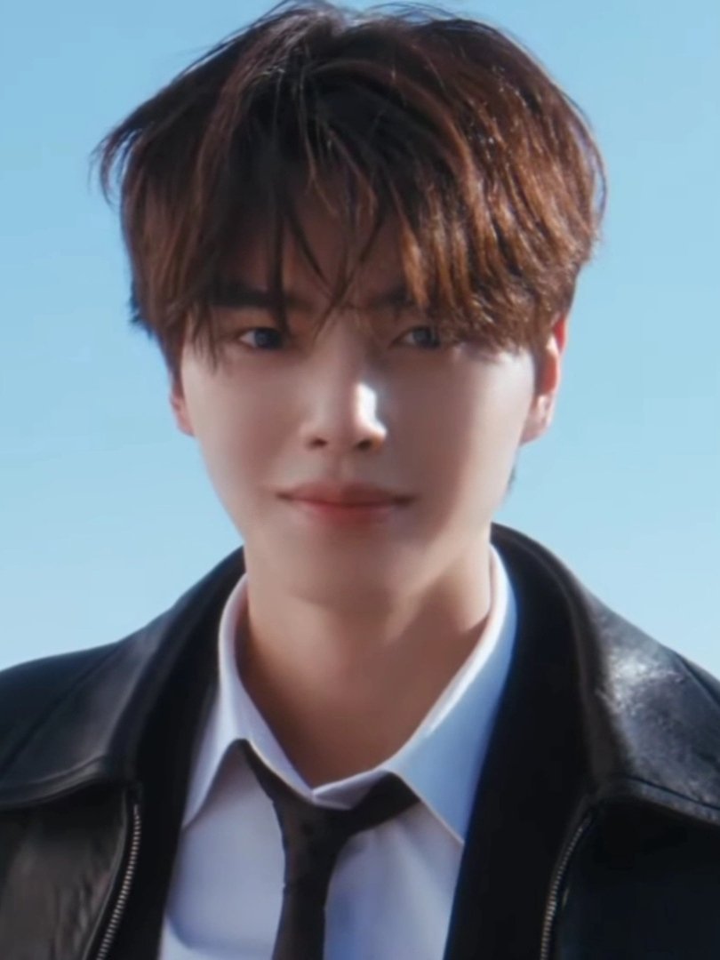 songkangbase's tweet photo. Song Kang in ILLIT’s “You’re Under Arrest” MV

#SongKang #송강 https://t.co/QoL57gePaA