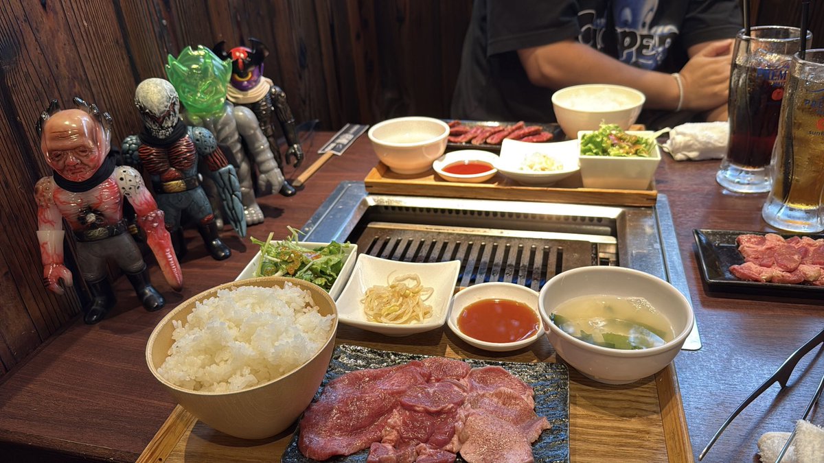 vincenthsiao18's tweet photo. ⚡️🥩🍺

友達と一緒に 

今年一年、仕事でご協力いただき、本当にありがとうございました🙇🏻

来年もどうぞよろしくお願いします🙏

#sofubi
#sofvi
#realxhead
#RHND
#斜槓收藏家 https://t.co/KF6JYnsDUC