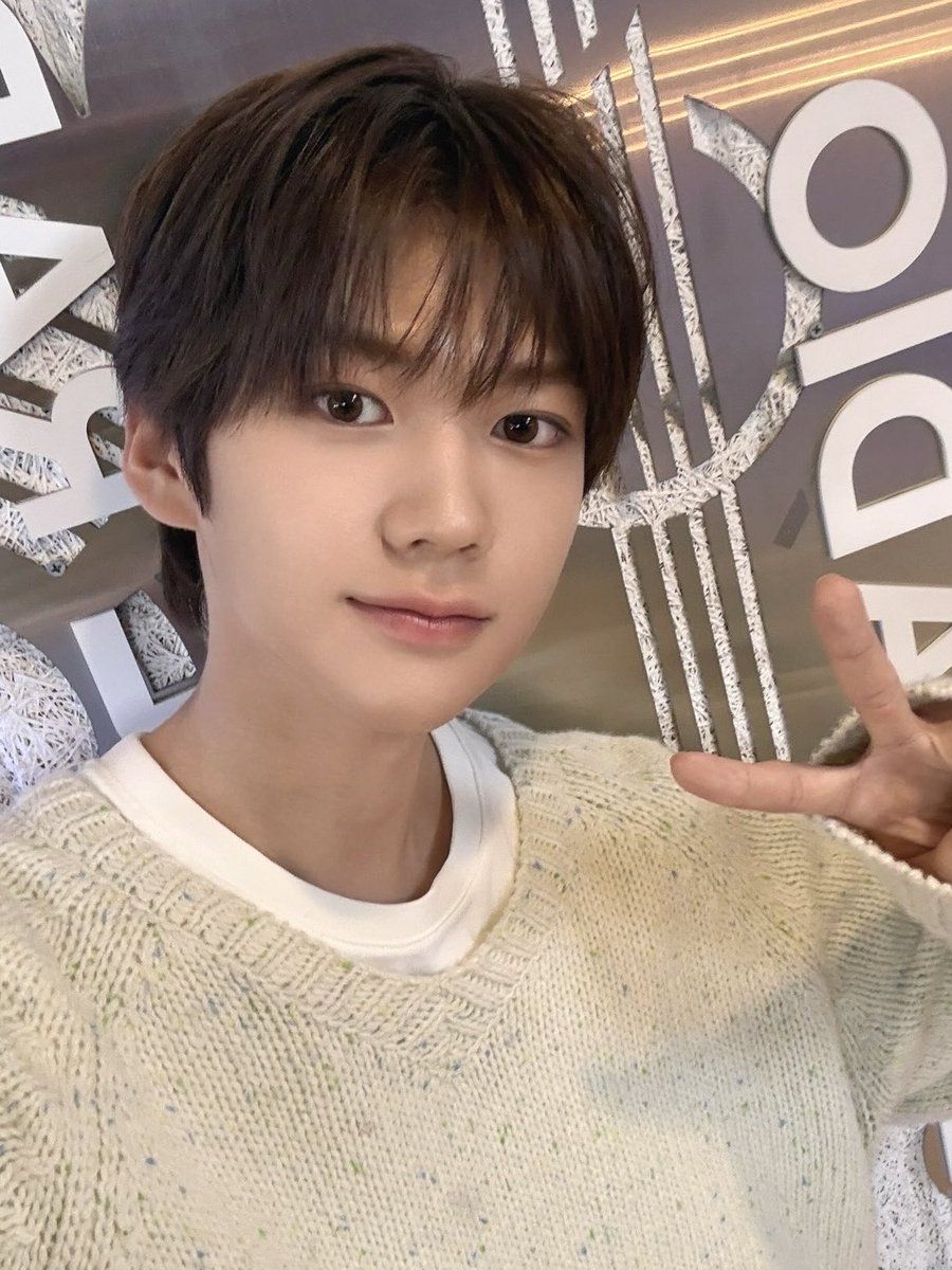 a2omoon's tweet photo. 셀카는…   응응      아직더연습을ㅎㅐ야    
(귀여워서작성된트윗입니다) https://t.co/SWhgykraNo