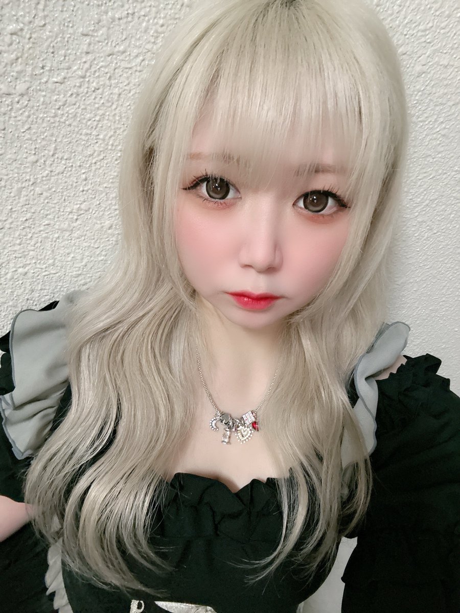 kilua_choco's tweet photo. オープン！
おそとにいきます☔️だけどまってるね
懲りずにカラコンかえてみた https://t.co/UkMrLuZp5f