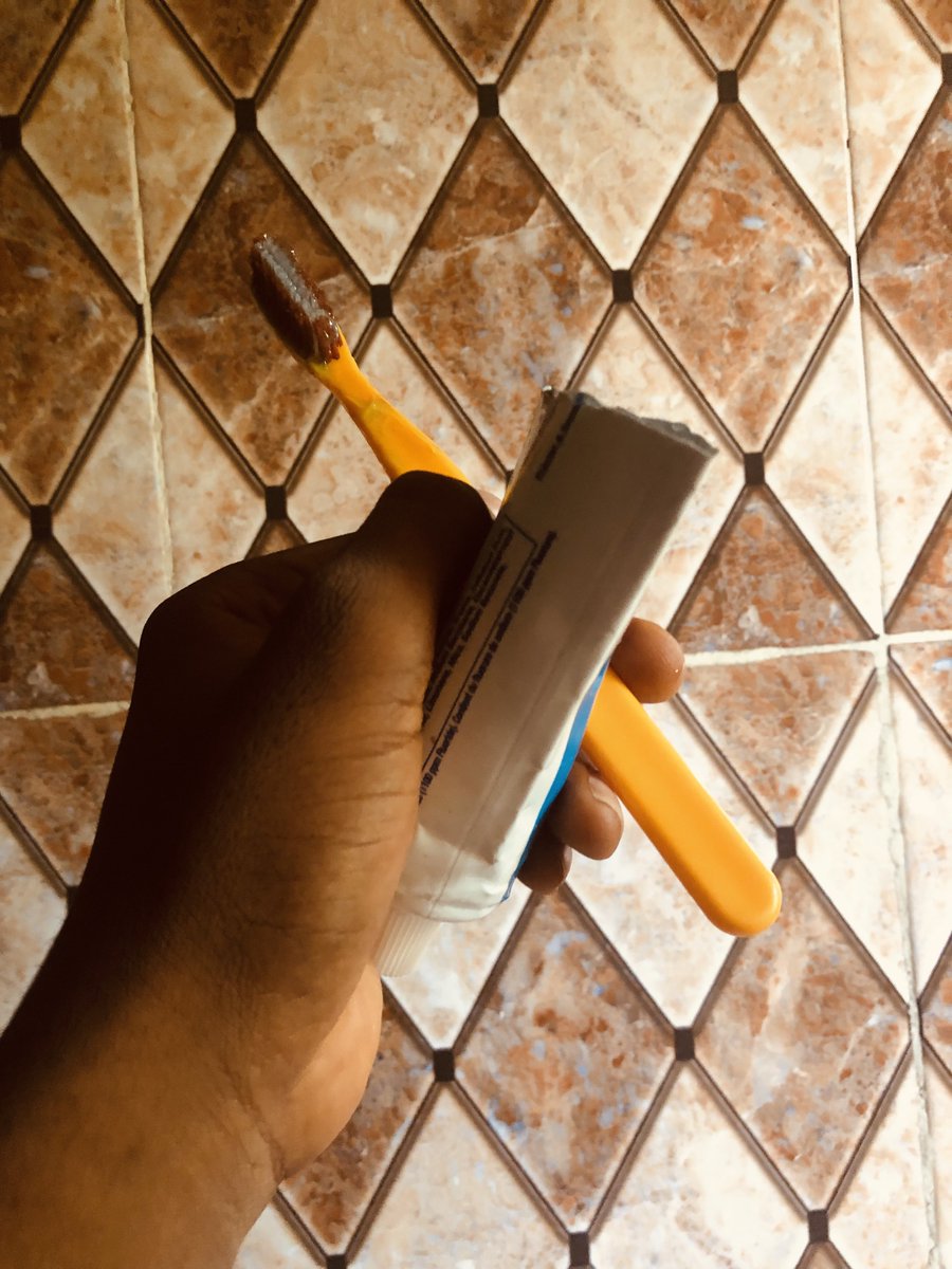 iamobire's tweet photo. Even rich man Dey do this thing 
My toothpaste nor fit waste https://t.co/xmjLPfVUsm