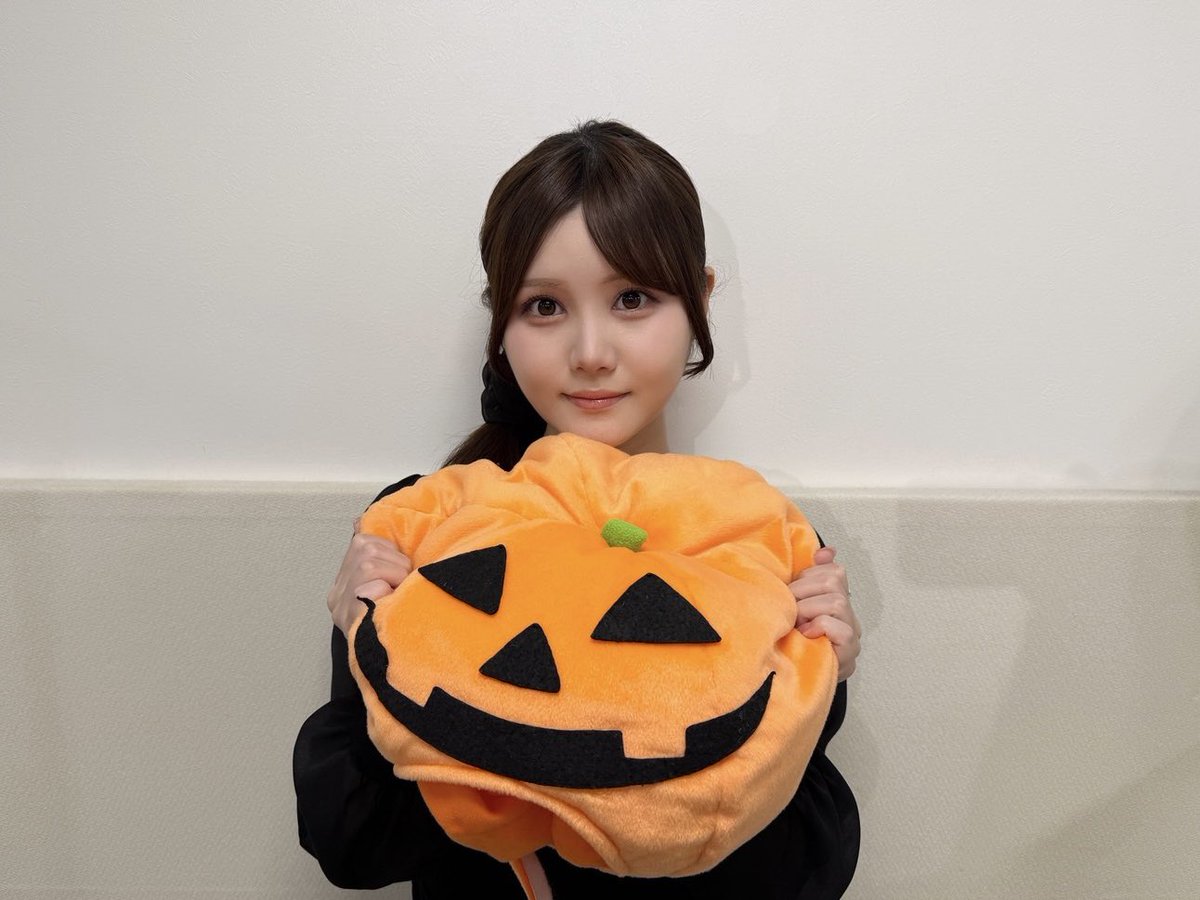 nogizaka46's tweet photo. 本日10月26日(月)18:15頃～、 #SHOWROOM 「#のぎおび」に #伊藤理々杏 が出演します🫶🏻

皆さま、ぜひご覧ください🎀

https://t.co/yaQokEJtvx

#乃木坂46 https://t.co/LrlNS3Vn4z