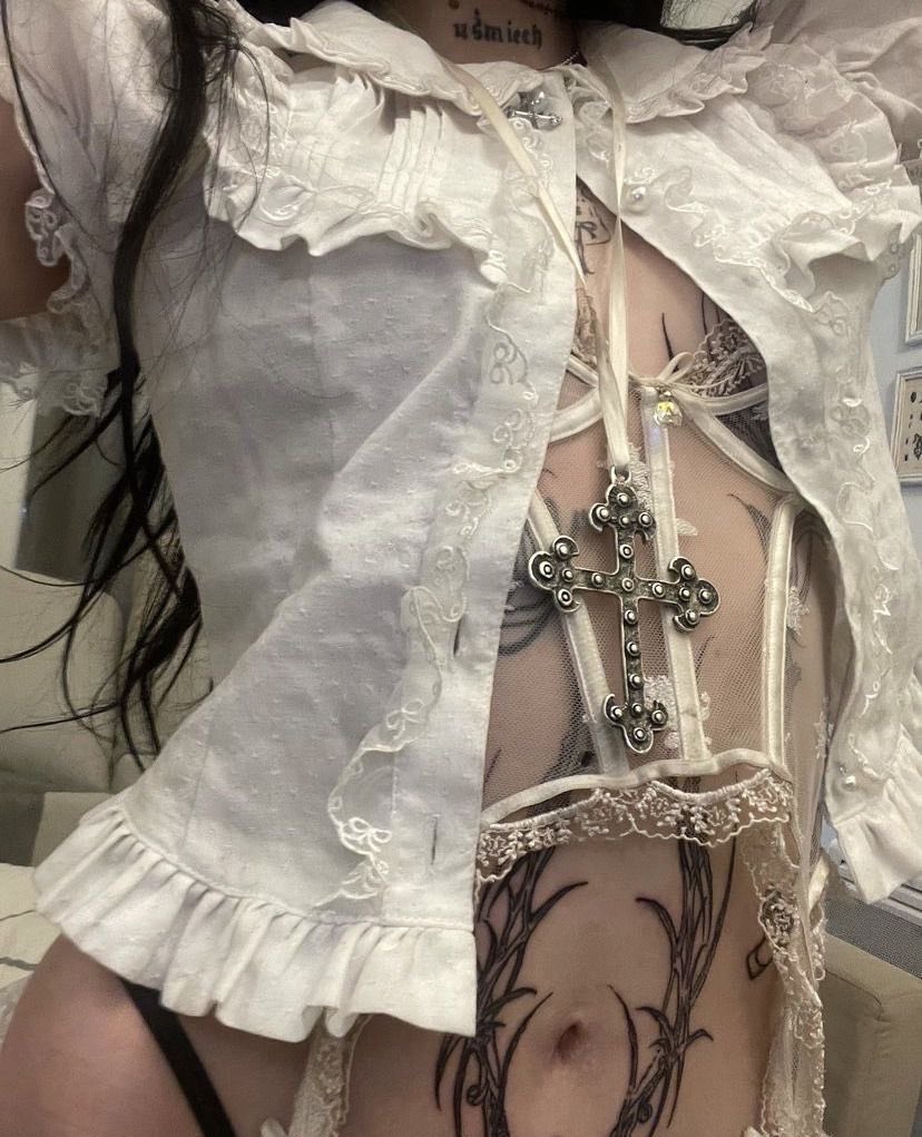 gothicornate_ tweet picture