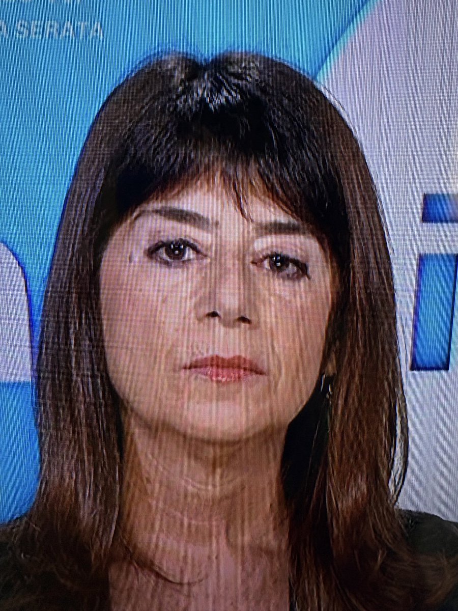 Volpina67046713's tweet photo. #GraziaLongo Stavolta l’hai detta grossa. Ti sei accorta di aver pestato un bel merdon&amp; #Mattino5 https://t.co/vafUC0dILz