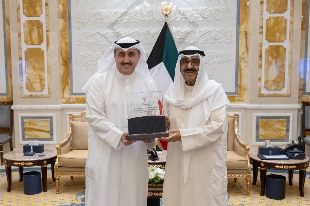 mobashernewss's tweet photo. صاحب السمو يستقبل رئيس ديوان المحاسبة عصام الرومي

- قدم لسموه التقرير السنوي لديوان المحاسبة 

- https://t.co/SeoDbR0S0y