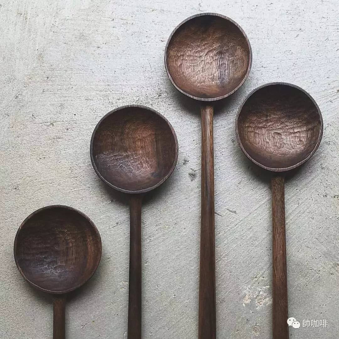 ukunsp3812's tweet photo. 「今日のカフェで、讶呵茨（がへいばい）という奇妙な植物の形をしたスプーンを見つけた！なんだか面白くて匙（さじ）で写真撮っちゃった」 https://t.co/y1UtgFXpJ6
