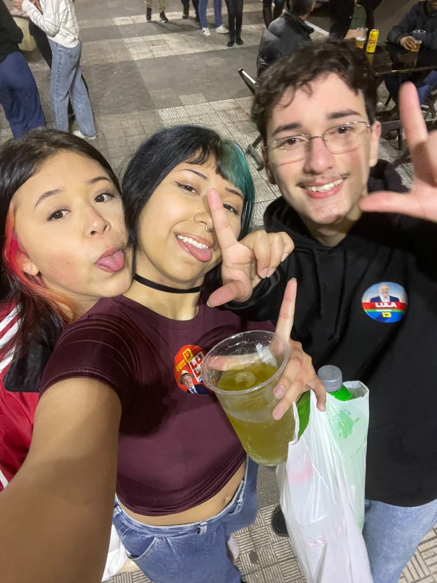 idcrdgz8's tweet photo. EU AMO VOCÊS ⭐️⭐️⭐️⭐️ https://t.co/IUjCw0s1CH