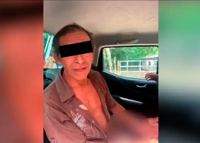 SinEmbargoMX's tweet photo. (2/3) El crimen fue cometido por dos hombres identificados como Andrés “N” y Armando “N”, quienes fueron detenidos; sin embargo, Andrés “N” falleció luego de ser linchado por pobladores la noche del sábado 24 de octubre. https://t.co/Pr49lsXVLr