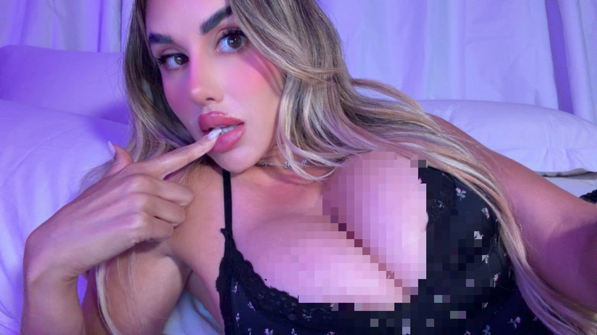SpoilScarlettx's tweet photo. are the pixels making it better or worse? ♡ https://t.co/RD8hCxkYch