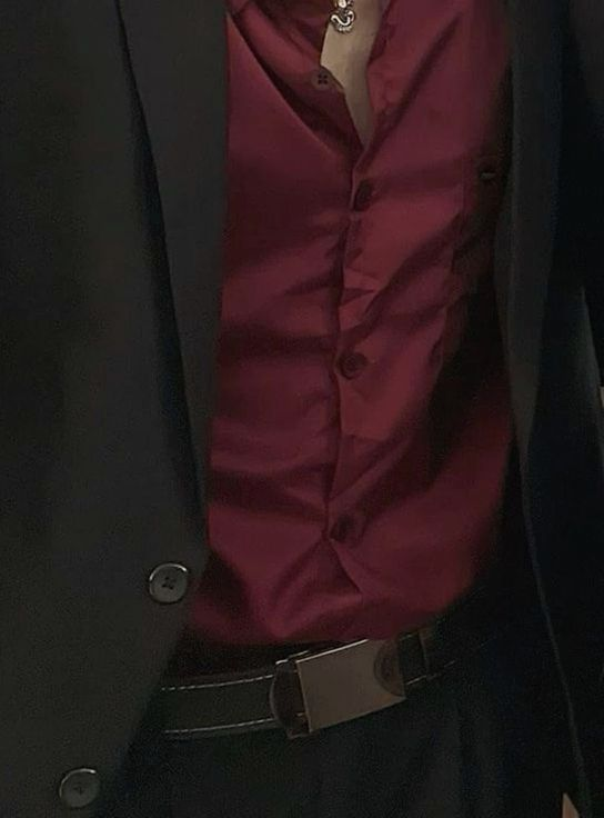 stephenmeyers0's tweet photo. Another vampire? At the Halloween party? Groundbreaking. #kittyween https://t.co/NaaQMxK9tY