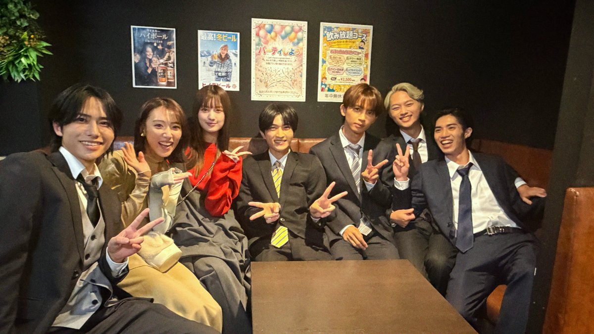 aotomidori_8's tweet photo. ┋ #ドラマ青と碧 オフショット📷ˊ˗ ┋

高校の同窓会🍻 🥳 ✌️

｟ 第３話まで無料、最新話見逃し配信中🌿 ｠
✼ 𝗧𝗩𝗲𝗿▶︎https://t.co/wizJrcs7mw
✼ 𝗟𝗲𝗺𝗶𝗻𝗼▶︎https://t.co/58PbB8MAS8

ハッシュタグは #ドラマ青と碧 で
ご感想お待ちしています📝

【𝗣𝗜𝗖】
┈ ┈ ┈ ┈ ┈ ┈ ┈
#草川直弥 #知念英和
#青と碧 💙💚