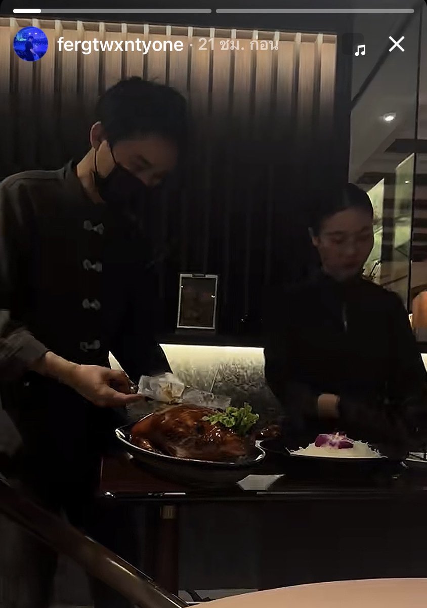 2005sbp's tweet photo. ระหว่างที่ตาเฟิคนั่งกินเป็ด ร้านที่แน้มไปย้อนหลังกับน้องทอยนั้น แจ็คกินข้าววัด+ขนมครกอยู่ https://t.co/MGTSDIVT0C