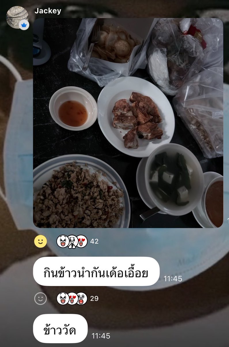 2005sbp's tweet photo. ระหว่างที่ตาเฟิคนั่งกินเป็ด ร้านที่แน้มไปย้อนหลังกับน้องทอยนั้น แจ็คกินข้าววัด+ขนมครกอยู่ https://t.co/MGTSDIVT0C